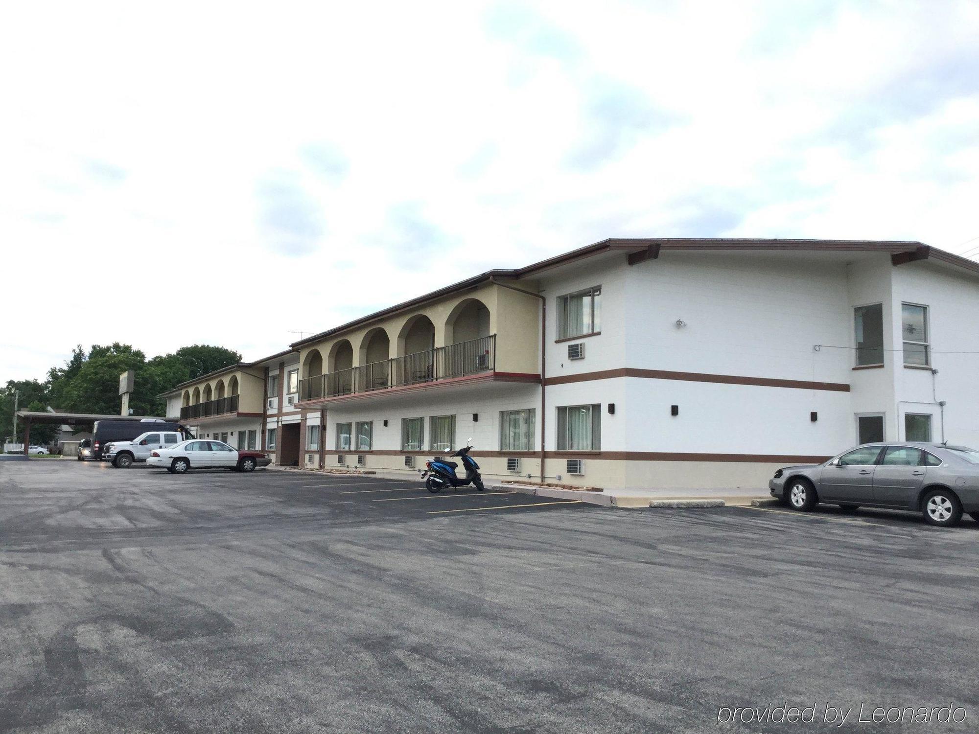 Americas Best Inn & Suites Urbana Exterior photo