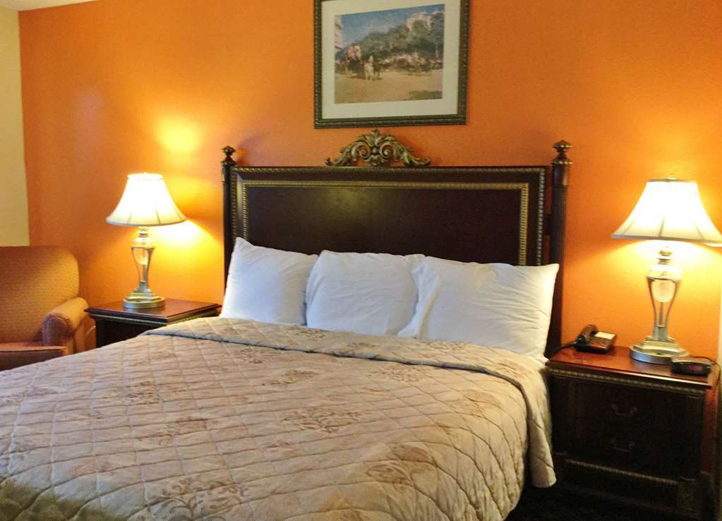 Americas Best Inn & Suites Urbana Room photo