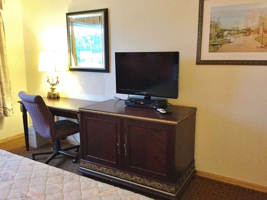 Americas Best Inn & Suites Urbana Room photo