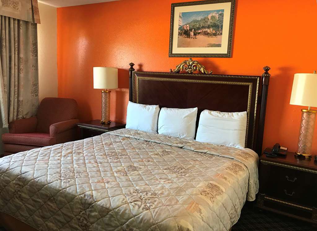 Americas Best Inn & Suites Urbana Room photo