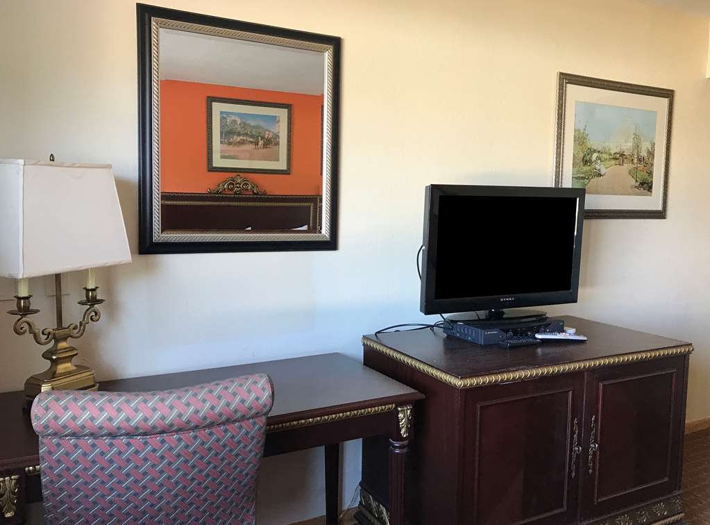 Americas Best Inn & Suites Urbana Room photo