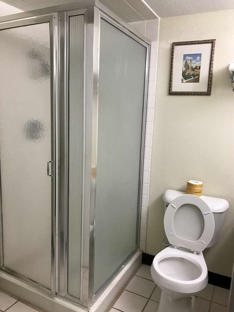 Americas Best Inn & Suites Urbana Room photo