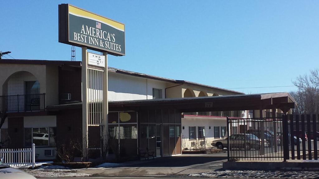 Americas Best Inn & Suites Urbana Exterior photo