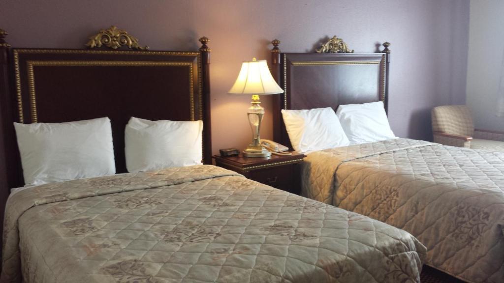 Americas Best Inn & Suites Urbana Room photo