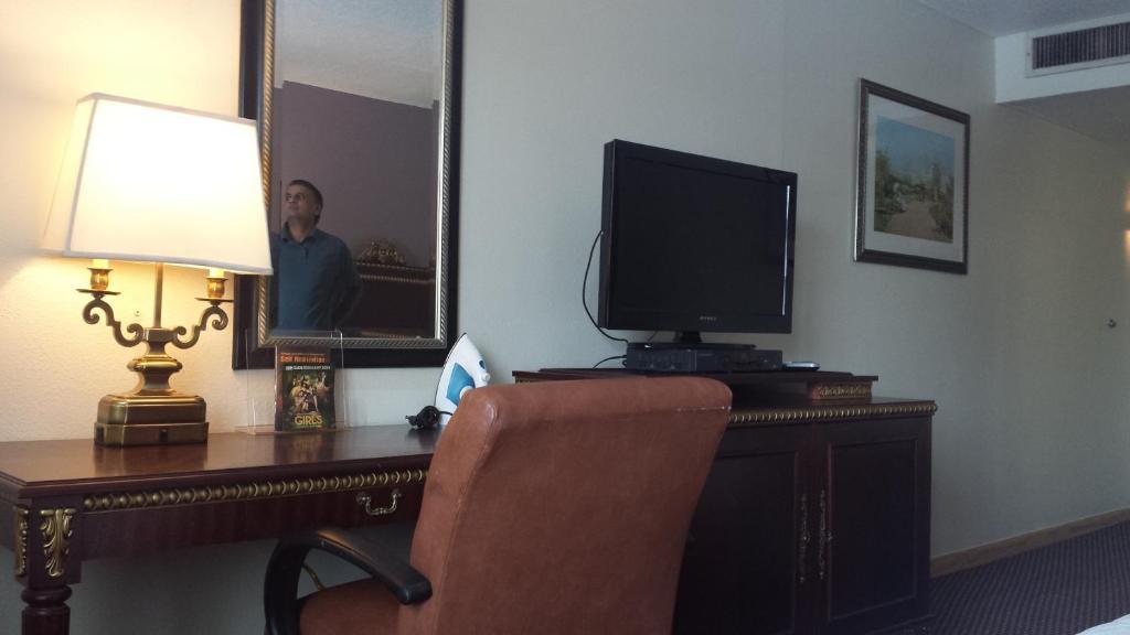 Americas Best Inn & Suites Urbana Room photo