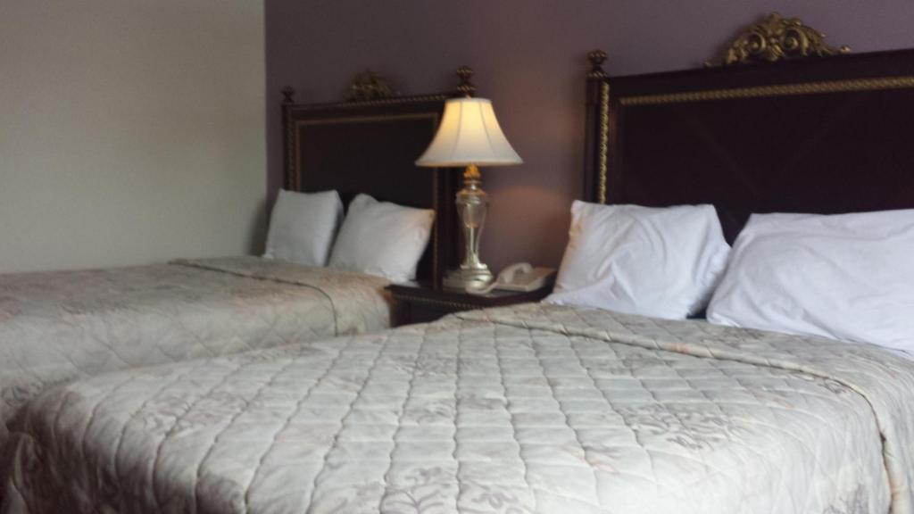 Americas Best Inn & Suites Urbana Room photo