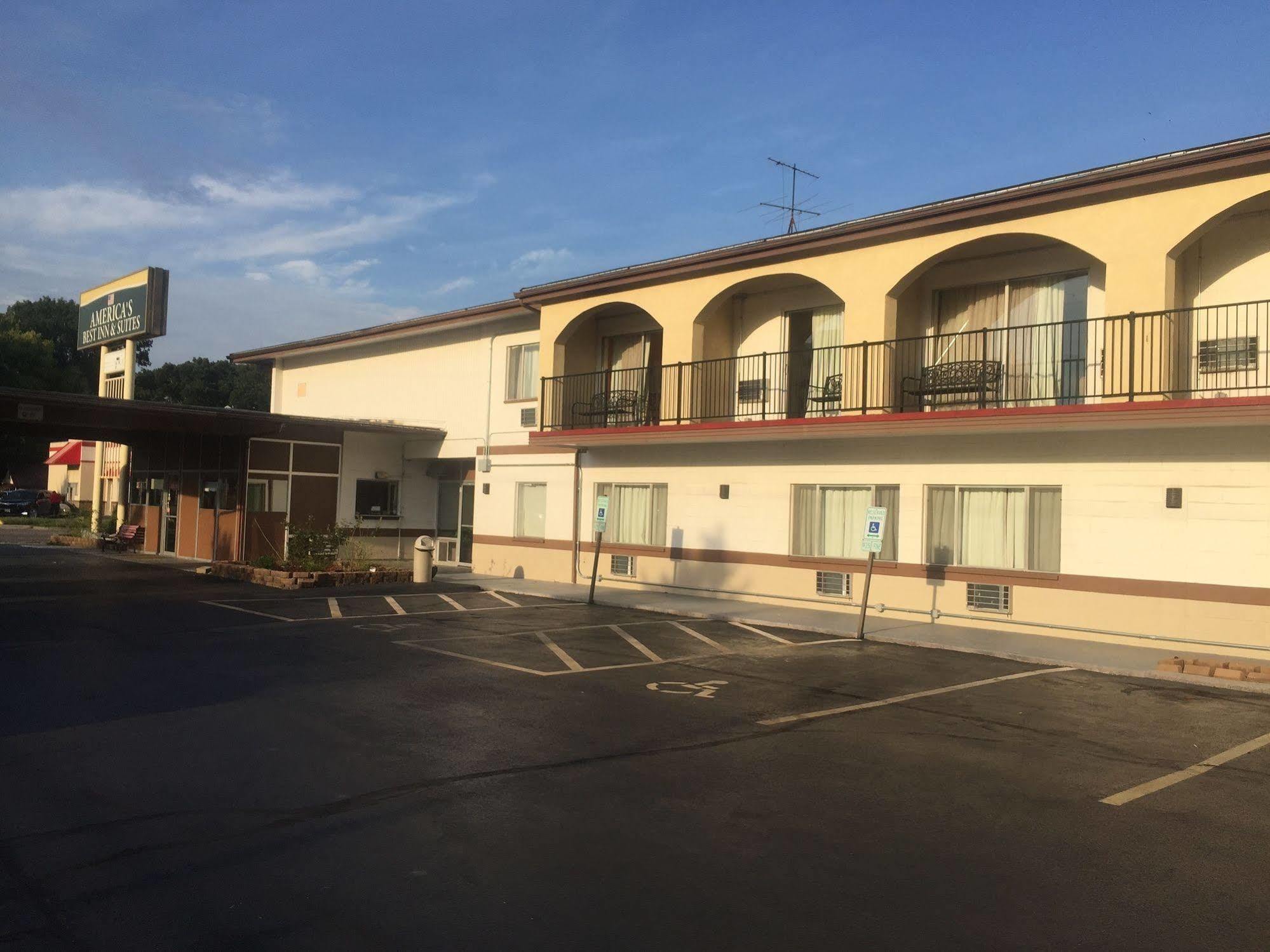 Americas Best Inn & Suites Urbana Exterior photo